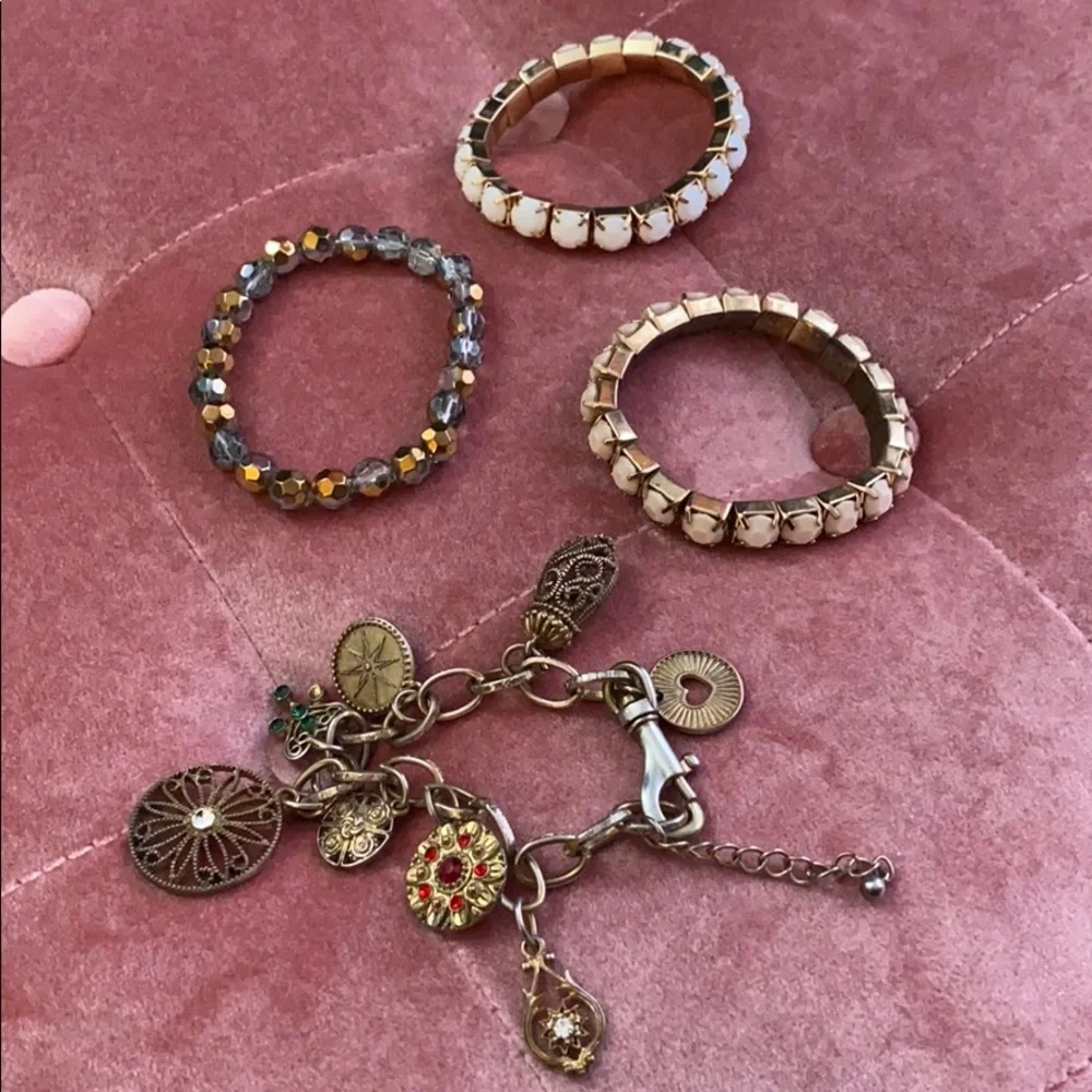 Assorted bracelets‎